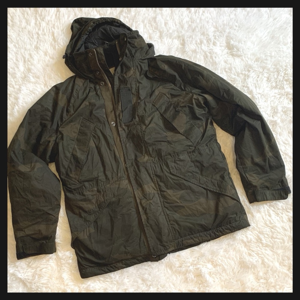 ABERCROMBIE & FITCH MENS GREEN CAMO WINTER CARGO COAT JACKET SIZE SMALL